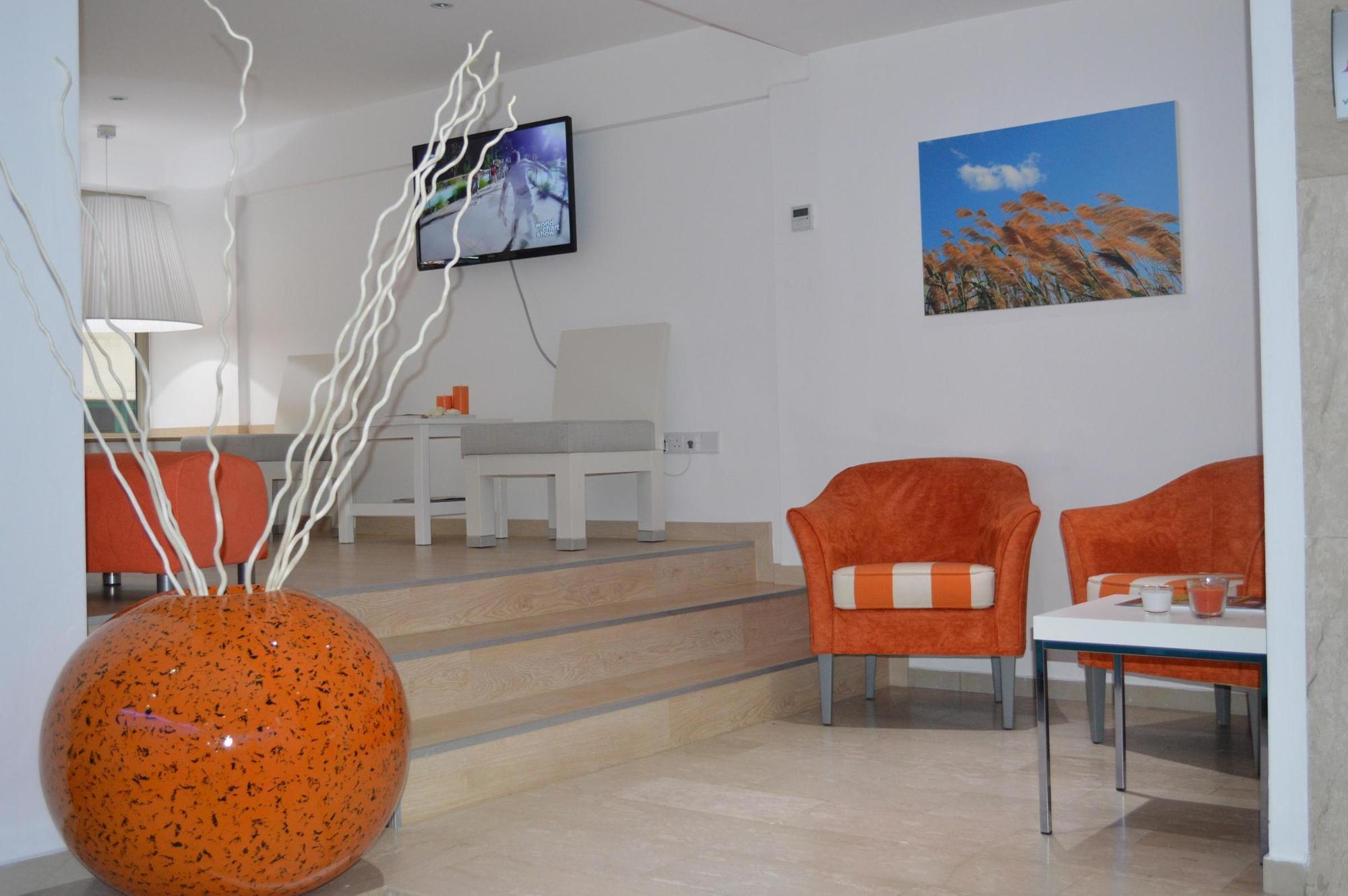 Les Palmiers Boutique & Luxury לרנקה